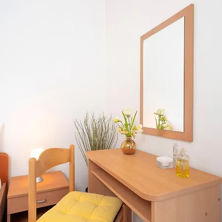 Lea Guesthouse هفار