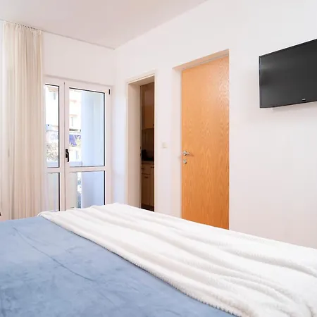 公寓 Lea Guesthouse *