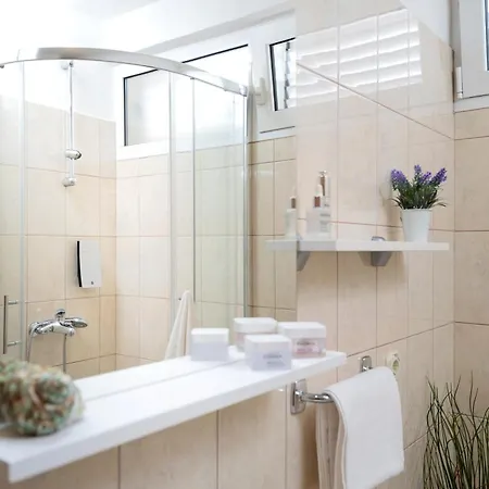 Lea Guesthouse * 赫瓦尔